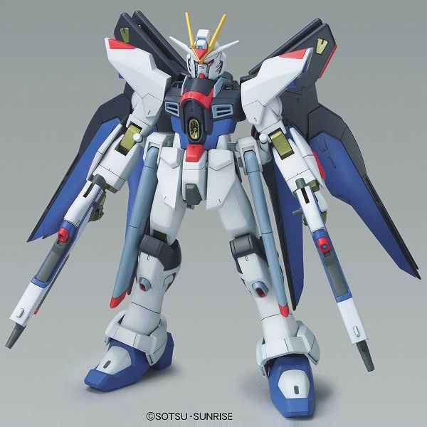 Bandai 1/100 HG ZGMF-X20A Strike Freedom front on view.