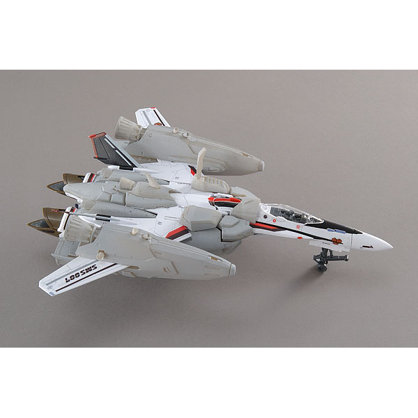 Bandai 1/72 VF-25F Super Messiah Valkyrie Alto Custom fighter mode unpainted