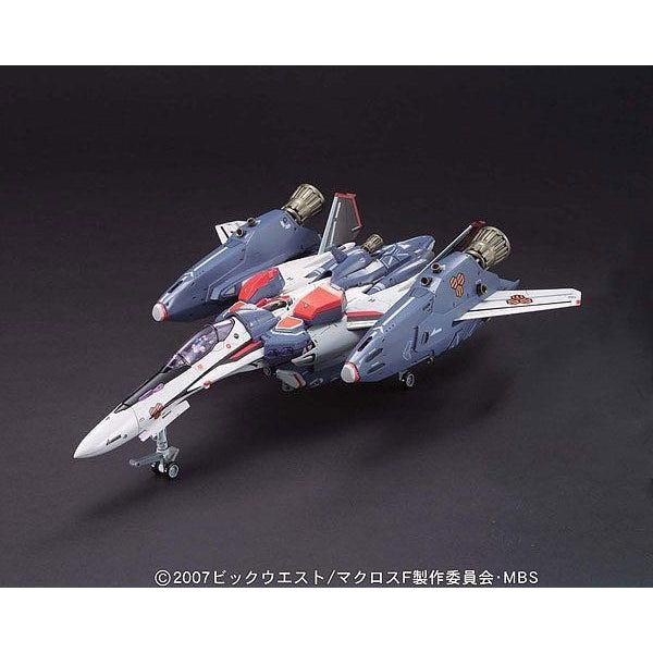 Bandai 1/72 VF-25F Super Messiah Valkyrie Alto Custom fighter mode front on view