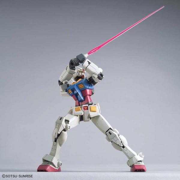 Bandai 1/144 HG RX-78-2 Gundam (Beyond Global) action pose with beam sabre 2