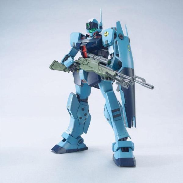 Bandai 1/100 MG RGM-79SP GM Sniper II front on view.