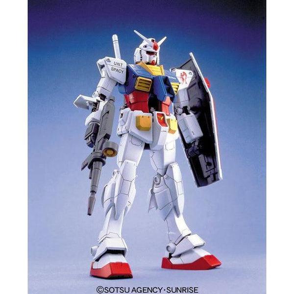 Bandai 1/100 MG RX-78-2 U.N.T Spacy Prototype  action pose with weapon. 