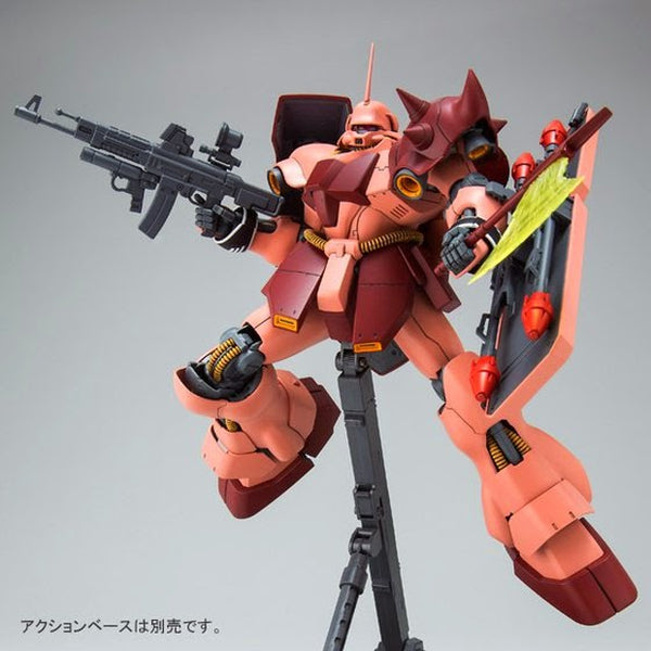 P-Bandai 1/100 MG Full Frontal's Geara Doga action pose with weapon. 