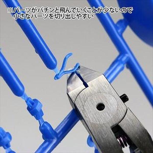 GodHand SPN-120 Ultimate Nipper 5.0 close up cutting part from sprue