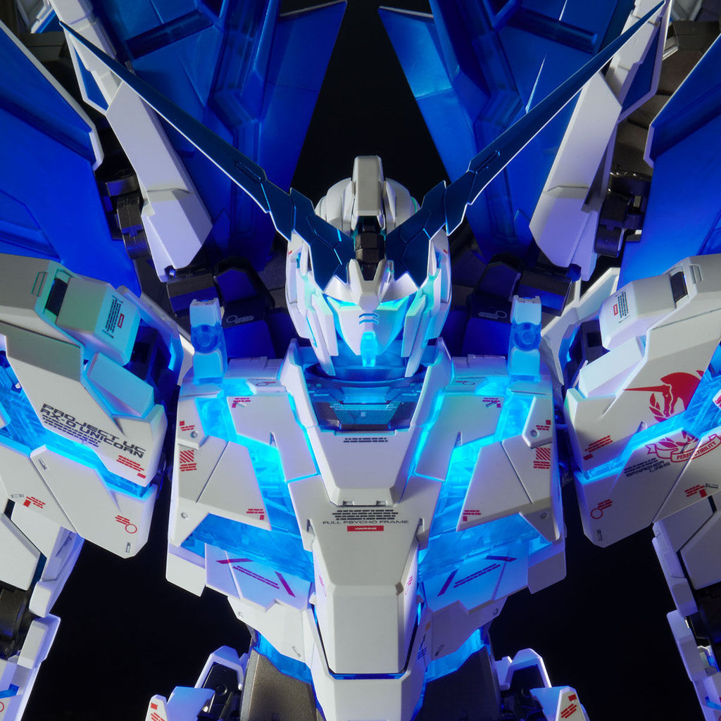 P-Bandai MG 1/60 Unicorn Gundam Perfectibility close up