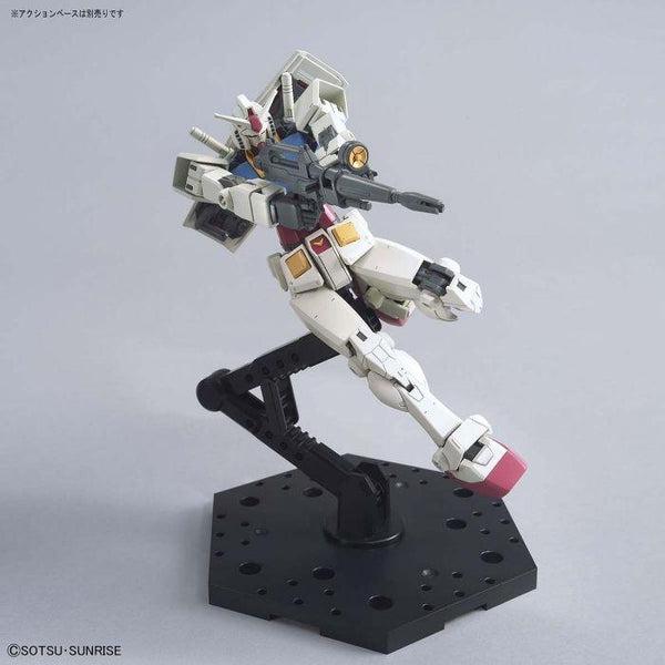 Bandai 1/144 HG RX-78-2 Gundam (Beyond Global) action pose 3