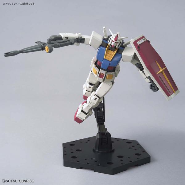 Bandai 1/144 HG RX-78-2 Gundam (Beyond Global) action pose 1