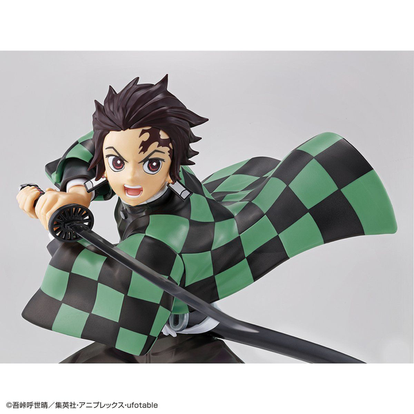 Bandai Demon Slayer Kimetsu Model - Tanjiro Kamado action pose close up top of torso