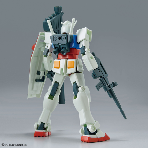 Bandai 1/144 EG RX-78-2 Gundam [full weapon set] rear view.