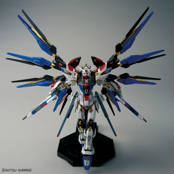 Bandai 1/100 MGEX Strike Freedom Gundam crucifix pose