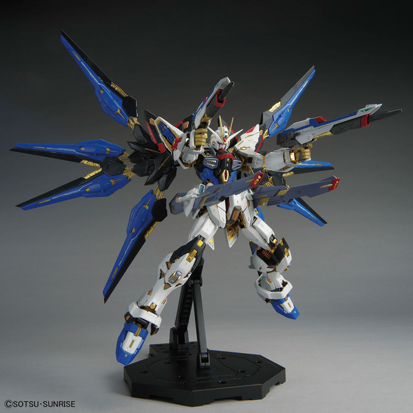 Bandai 1/100 MGEX Strike Freedom Gundam action pose 2