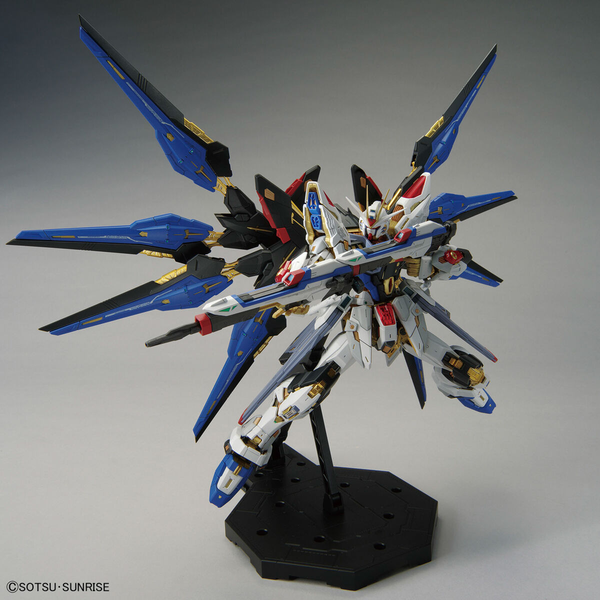 Bandai 1/100 MGEX Strike Freedom Gundam action pose 1
