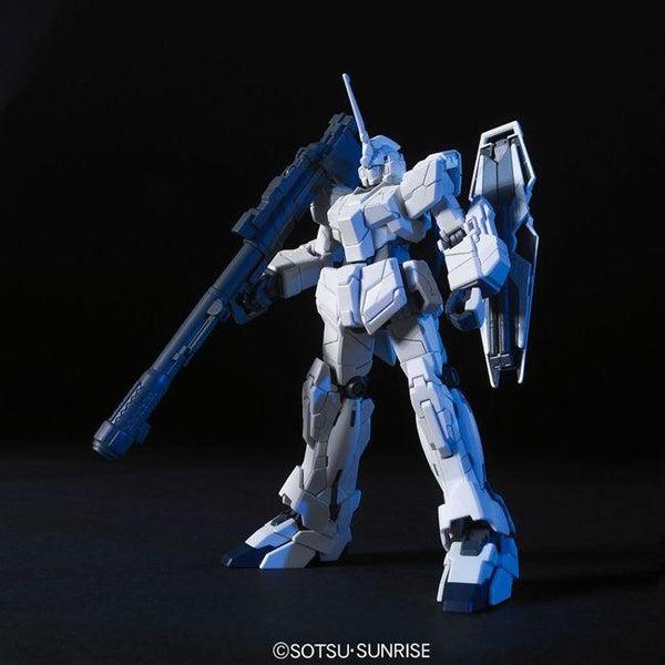 Bandai 1/144 HGUC RX-0 Unicorn Gundam (Unicorn Mode) front on pose