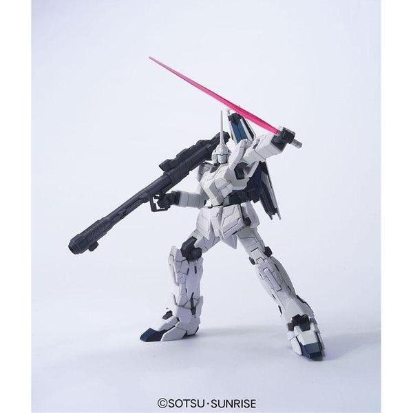 Bandai 1/144 HGUC RX-0 Unicorn Gundam (Unicorn Mode) with beam sabre