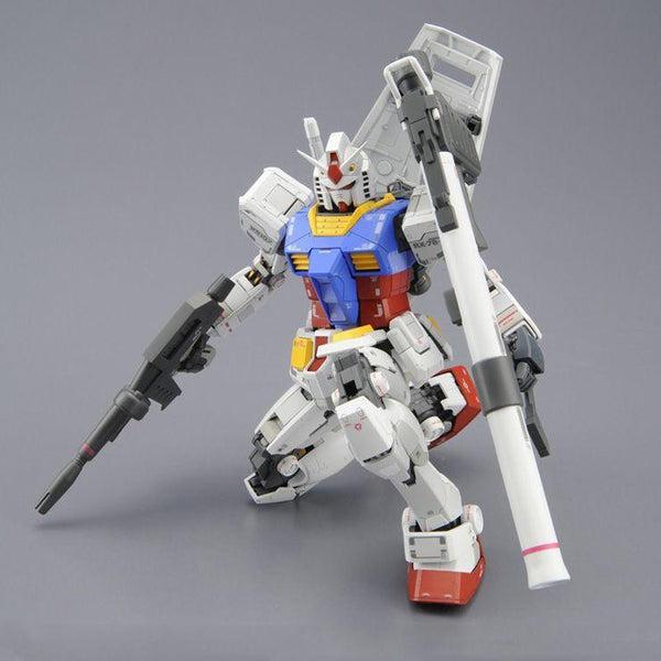 Bandai 1/100 RX-78-2 Gundam Ver 3.0 kneeling pose