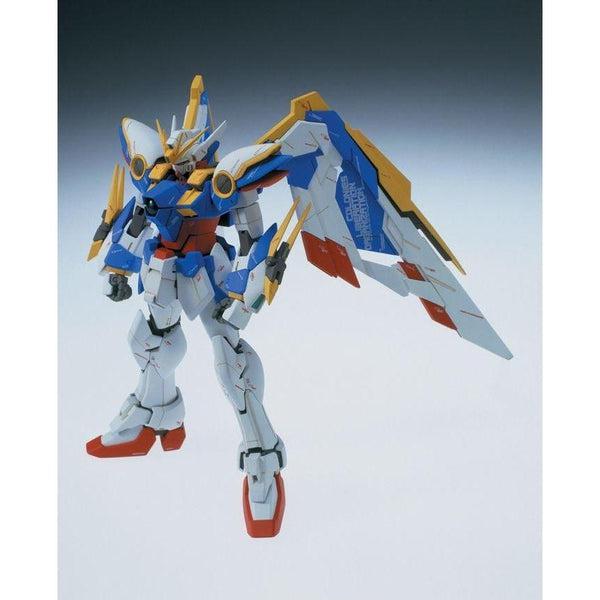 Bandai 1/100 MG XXXG-01W Wing Gundam Ver.Ka front on pose