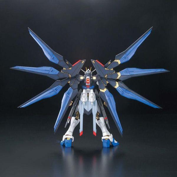 Bandai 1/100 MG Strike Freedom Full Burst Mode full burst rear view