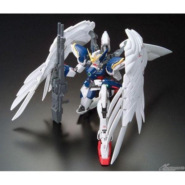 Bandai 1/144 RG XXXG-00W0 Wing Gundam Zero Custom kneeling pose